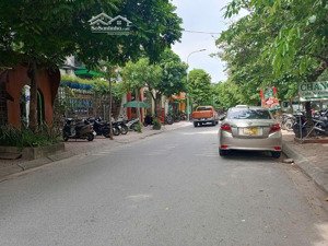 gia đình bán nhà 5 tầng dt 121m2 x mt 6.5m, 3 làn ô tô, kinh doanh vp, vỉa hè. giá 24.5 tỷ