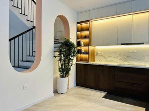 biệt thự song lập full nội thất mới hoàn thiện 100%, ngay trục chính đường thông ra công viên