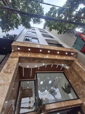 siêu phẩm - tòa nhà 7 tầng thang máy , nằm ở vị trí đẹp nhất phố đại linh, đối diện chợ trung văn