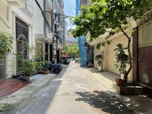 cho thuê nhà ngõ 137 hào nam 65m* 4,5 tầng* mt 5m giá 18tr/th ô tô tránh vỉa hè kinh doanh