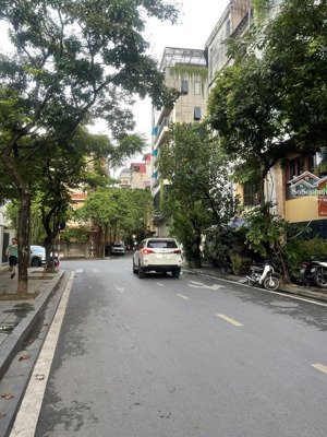 cho thuê nhà phân lô ngõ 61 hoàng cầu 65m* 5 tầng* mt 5m giá 20tr/th ô tô tránh vỉa hè kinh doanh