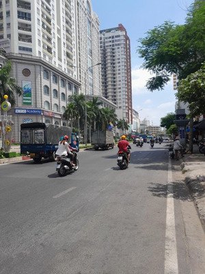 bán nhà mặt tiền nội bộ lý thường kiệt f15 q.11 , dt 7x15 , trệt giá 20,5 tỷ tl