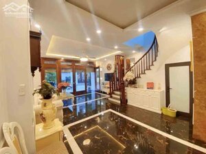 Nhà phân lô Hoàng Cầu, Đống Đa, thang máy, ôtô tránh, kinh doanh, 70m, 27.9tỷ, 0985696268