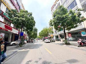 bán toà nhà mặt phố trương công giai 100m - 7 tầng - có hầm - vỉa hè 4m - giá 66 tỷ ( có giảm )