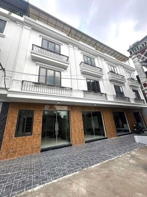 bán nhà phố an đà có sân cổng riêng gara oto cách nhà 20m