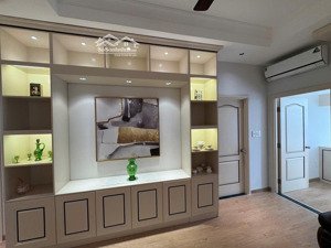 cho thuê căn hộ riverside residence phú mỹ hưng. căn hộ diện tích lớn 178m2, có 3pn, 3wc, 1 kho.