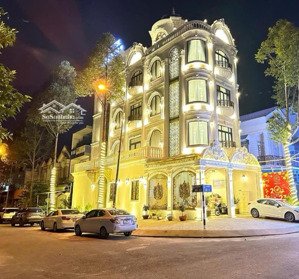 bán khách sạn cao cấp 2 mặt tiền - ngay kdc trung tâm cần thơ doanh thu 200 triệu/tháng