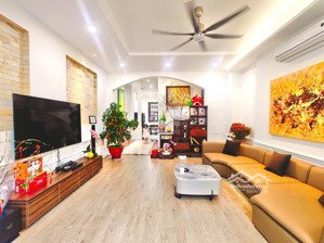 nhà đẹp 2 tầng hxh nguyễn ảnh thủ dt 69m2, 4.5x15. 4.95 tỷ tl, shr thổ cư 100%, gần chợ bắp