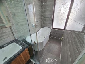 bán nhà góc 2mt 226 huỳnh văn bánh 5 tầng giá chỉ 16,2 tỷ