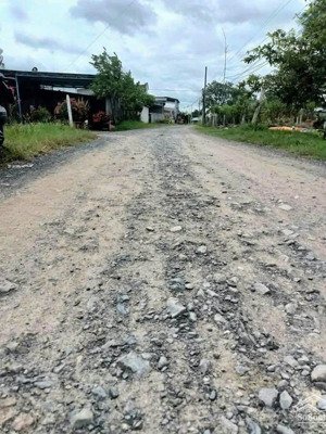 bán đất đẹp xây nhà giá rẻ 4x35 (140m2), thổ cư, giá chỉ 550 triệu, ngay sát động lực đt 823d