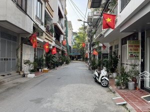 bán nhà nguyễn văn lộc 39m, 4tầng, phân lô ot đỗ cửa, an ninh tốt giá 8tỷ có thương lượng