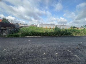 vị trí đắc địa có thể đầu tư tốt, mua cho thuê mặt bằng, xây dựng kho xưởng... xây cất nhà