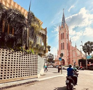 toà nhà căn hộ dịch vụ cao cấp q1 kết hợp bar cafe trên sân thượng dòng tiền khủng 200tr/tháng