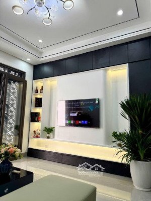 bán nhà ngọc thụy, 35m; 5t; mt rộng, gần trường qt việt pháp, mặt ngõ ô tô