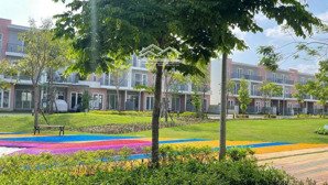 bán 1 trong 2 căn nhà phố view hồ và 1 căn view công viên giá 6.8 tỷ lh 