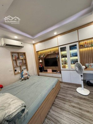 ngõ thông 8m ra phố, nhà đẹp full nt, tk hiện đại. dt 30m 5t mt 4,5m giá 6,5 tỷ