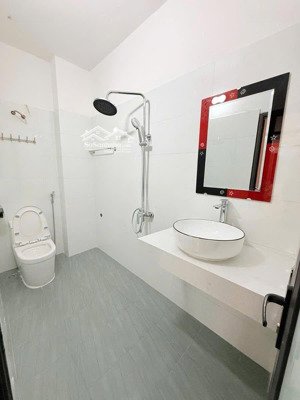 nam dư ô tô đổ cổng- nhà mới kinh kong -lô góc full nội thất -nhà sát trường học các cấp .