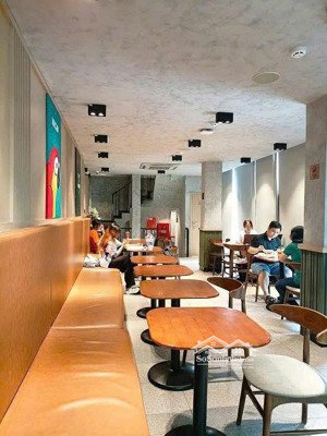 cho thuê góc: 2 mặt tiền nguyễn tri phương quận 10 dt: 5,5x18 kc hầm trệt 7 tầng giá: 120 triệu