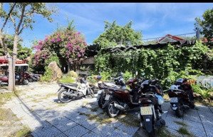 chủ xuất ngoại gửi bán lô góc lê văn lương. diện tích 710. 30x23. giá 70 tỷ