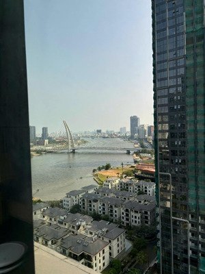 cho thuê 1 phòng ngủ view cầu ba son bàn giao đầy đủ nội thất cao cấp lh: thuy tran