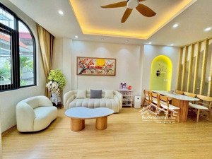 nhà đẹp kđt văn phú - 4 tầng 1 tum thang máy - ô tô vào nhà - đầy đủ nội thất - thoáng sáng