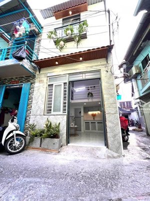 sổ hồng riêng nhà mới ở liền. nhà hẻm hưng phú thông ba đình p10, q8