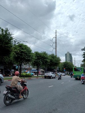 nhà hồng bàng quận 6 - ngang bề thế hơn 7m - dòng tiền - gần cầu vượt 3/2 - 100m2- nhỉnh 7 tỷ