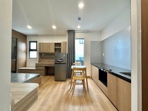 nguyên seal 100% - studio ban công xóm chiếu quận 4