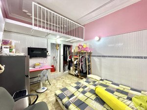 [đúng hình - đúng giá] phòng gác siêu đẹp / sẵn máy lạnh, kệ bếp / tone hồng / mới keng