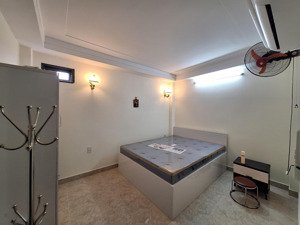 nhà 5 phòng ngủ mặt tiền thạnh lộc 42. hẻm xe tải gần cao đẳng điện lực