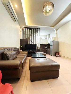 ngô gia tự .32m .4 tầng .hơn 8 triêu . lh .( zl) cho thuê nhà mới .nguyên căn