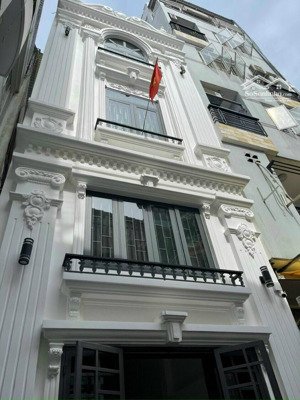 hạ giá bán gấp nhà lửng + 5 tầng mới hẻm xe hơi lê văn duyệt. dt: 4x20m. vuông vức. cần bán 8.5 tỷ