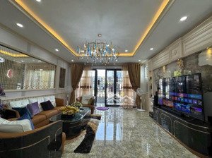 bán gấp biệt thự 3 tầng, có sân vườn, hồ cá koi, nội thất hiện đại, công năng đầy đủ