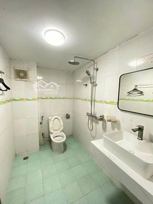 bán căn nhà dân xây độc lập 40m2 xây 4 tầng ngay đại học phen nika . bệnh viện nhi . kđtđn .