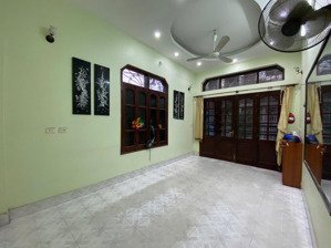 cho thuê nhà đẹp nguyên căn 55m* 4 tầng, hào nam, đống đa, giá 25 triệu ( có tl).