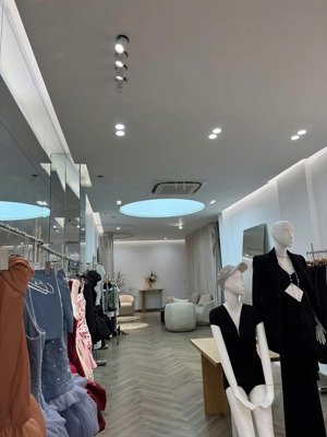 cho thuê nhà đẹp mặt phố huế, hai bà trưng, dt 110mx5t, gần 4.5m, giá 60 triệu.