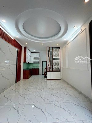 nhà mới nam dư 5 tầng ô tô nhỏ đỗ cửa giá chỉ 6.8 tỷ