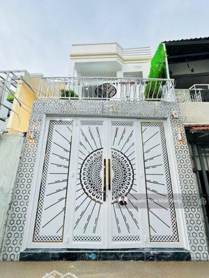 bán nhà sổ hồng riêng hoàn công đầy đủ đường xe hơi giá chỉ 3.88 tỷ