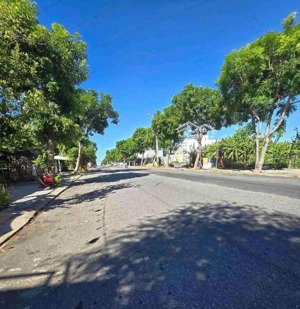 bán đất biệt thự mặt tiền đường bùi tá hán. sẵn doanh thu 70tr/ tháng. lhnc: 