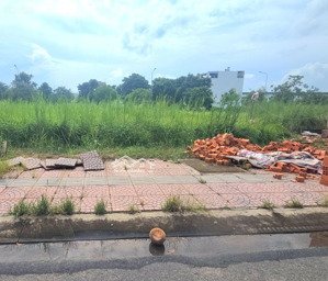 kẹt tiền bank. cần bán nhanh lô đất giá rẻ hướng đông nam. giá rẻ nhất thị trường