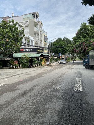 bán lô góc đất biệt thự đường số 10. kdc phong phú 5. kế chung cư pegasuit