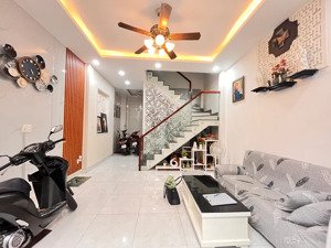 nhà đẹp - đủ nội thất. bán nhà cách mạng tháng 8 3 tầng, 4 pn, 4 wc giá 7.5 tỷ