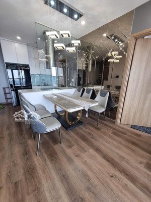 chính chủ bán căn 3 ngủ tầng cao 80m2 chung cư berriver no2 nguyễn văn cừ giá 6.8 tỷ:lh 