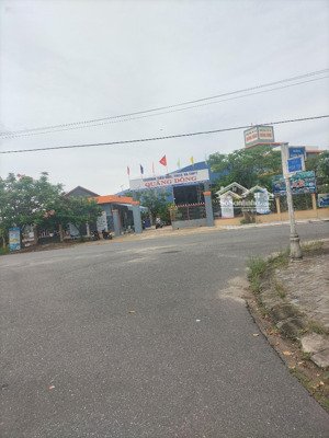 bán lô góc khu phố chợ vĩnh điện ngay trường mầm non thần đồng