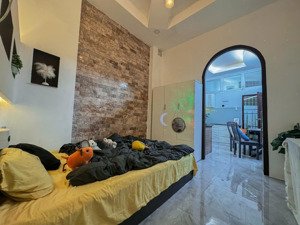 căn hộ 1pn trần cao cửa vòm full nội thất, bếp riêng, trung tâm phú nhuận - hiếm có khó tìm