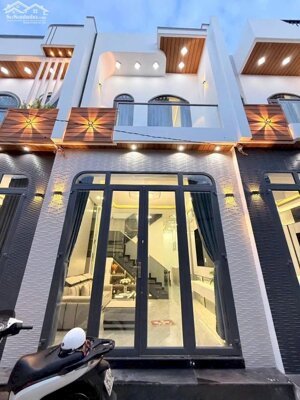 Nhà Mới Đẹp 1 Trệt 1 Lầu – 120m² – Sổ Hồng Riêng – Thủ Dầu Một