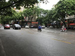 bán gấp nhà mặt phố ngọc lâm, 350 triệu / m2, 80 m2, 3 tầng! phố ẩm thực kinh doanh ngày đêm!