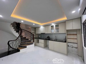 chính chủ cần bán gấp căn nhà 6 tầng - trung tâm quận thanh xuân - ngõ thông