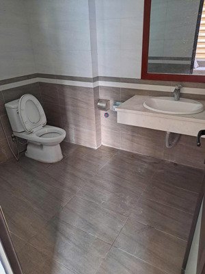 cho thuê nhà riêng ngõ 565 đường bát khối, dt 34m2, mt 5m, rb, giá 9tr