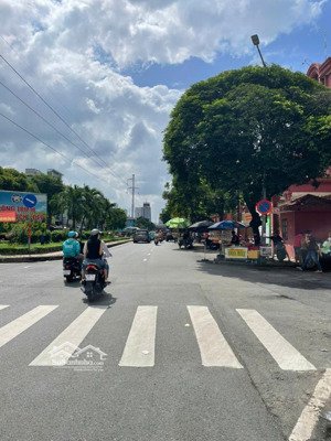 bán nhà mặt tiền phan xích long,quận phú nhuận,dt:8.2x16m,5 tầng,giá chỉ 35.9 tỷ